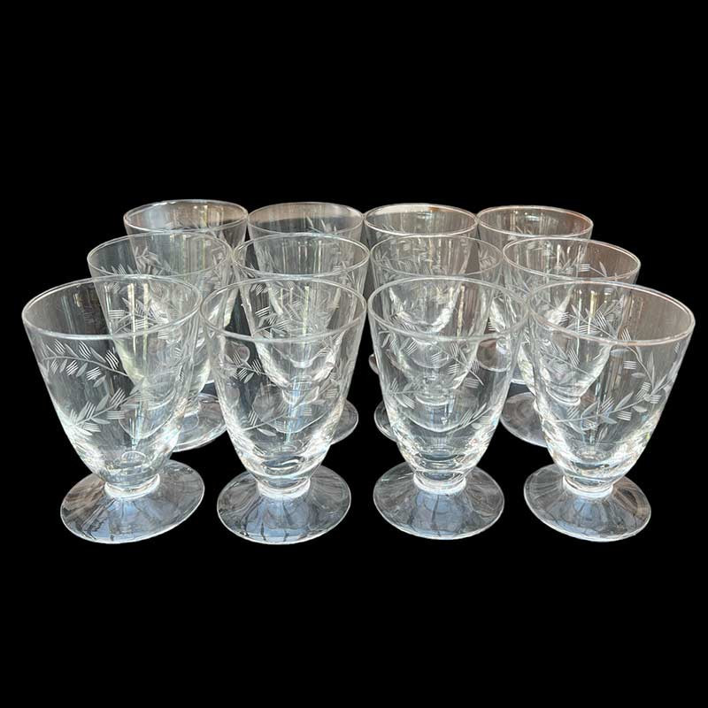 Ensemble de 12 verres en cristal, motif herbal Ensemble de 12 verres en cristal, motif herbal