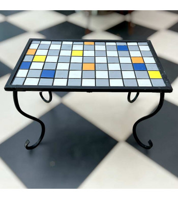 Table basse avec plateau en céramique coloré sur fer forgé années 1960'